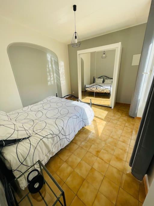 Chez Leo I - Appartement T2 Proche Tricastin Bollène Extérieur photo